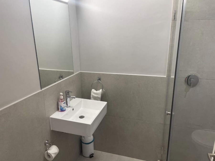 1 Bedroom Property for Sale in Sea Point Western Cape